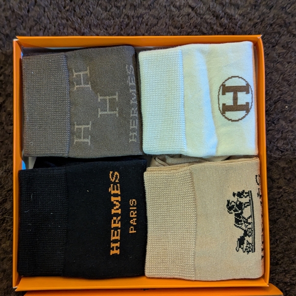 Hermes Black and Cream Socks Set - Picture 4 of 4